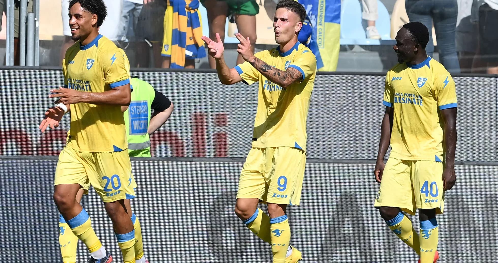 Frosinone players celebrating during Serie A match