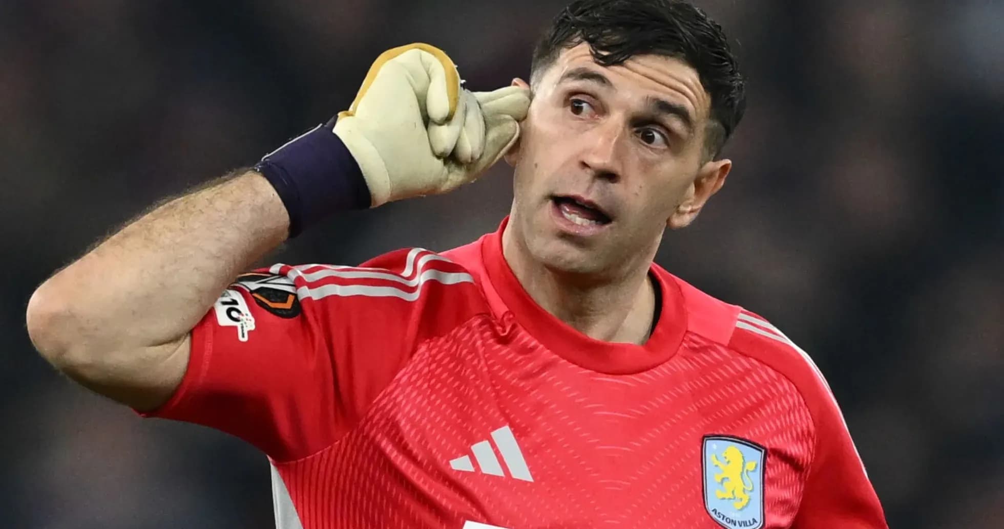 Emiliano Martínez: Aston Villa's Goalkeeping Dilemma Ahead of 2029