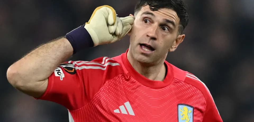 Emiliano Martínez: Aston Villa's Goalkeeping Dilemma Ahead of 2029
