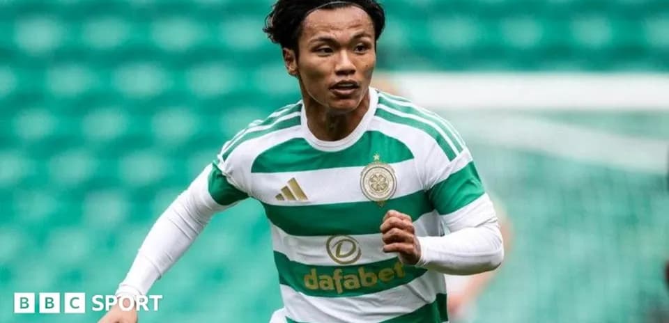 Player running on the pitch in Celtic jersey