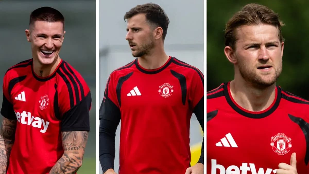 Three Manchester United players in training shirts