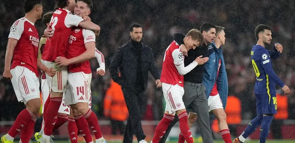 Arsenal players celebrating victory after match