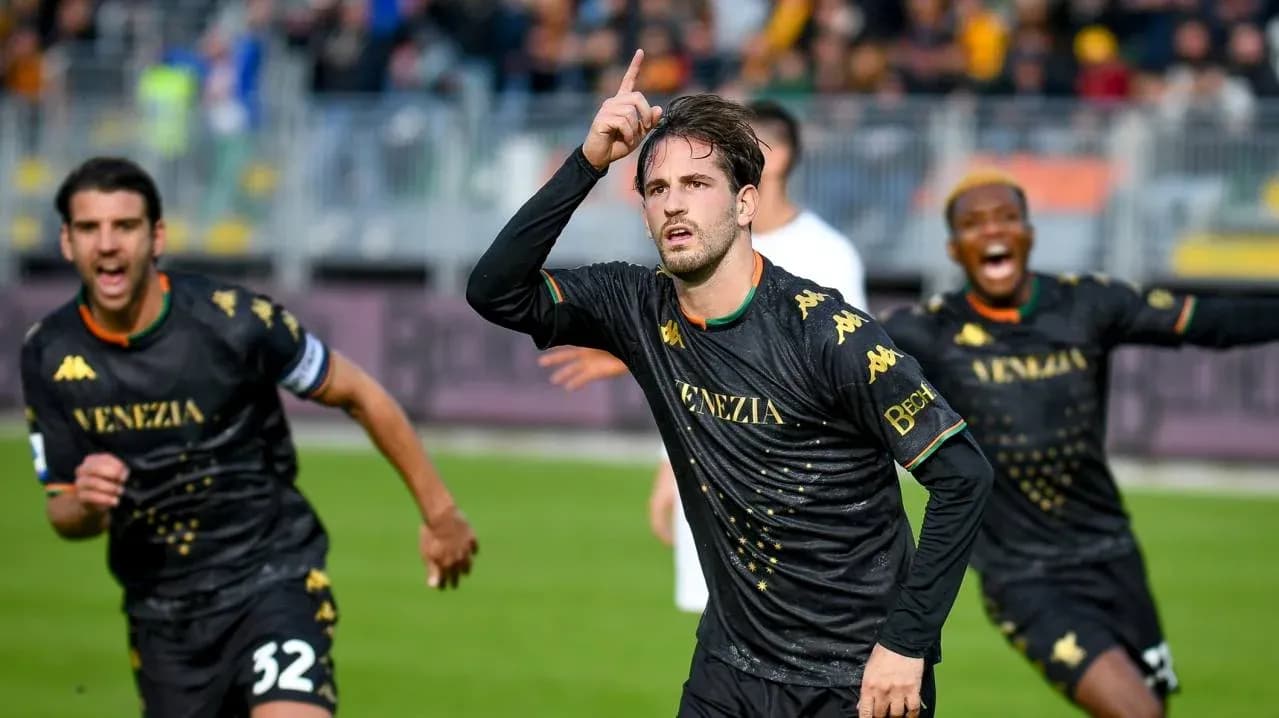 Venezia players celebrating a goal