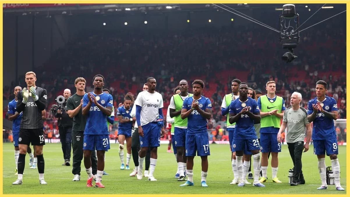 Chelsea players applauding fans after match