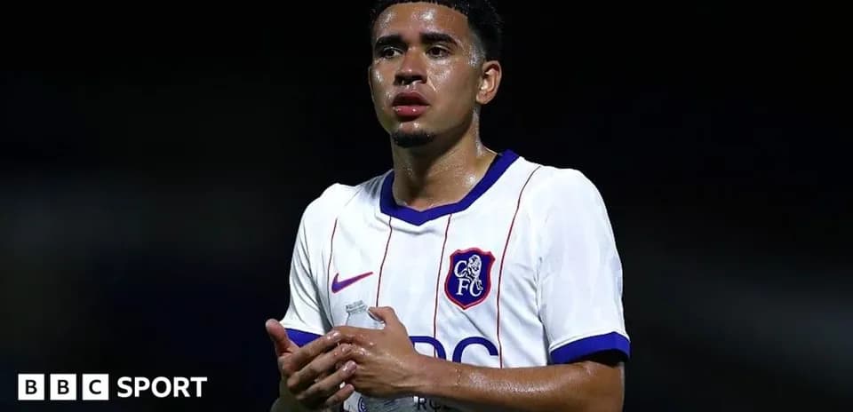 Player holding water bottle during match break