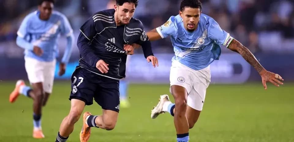 Real Madrid and Manchester City players competing for the ball
