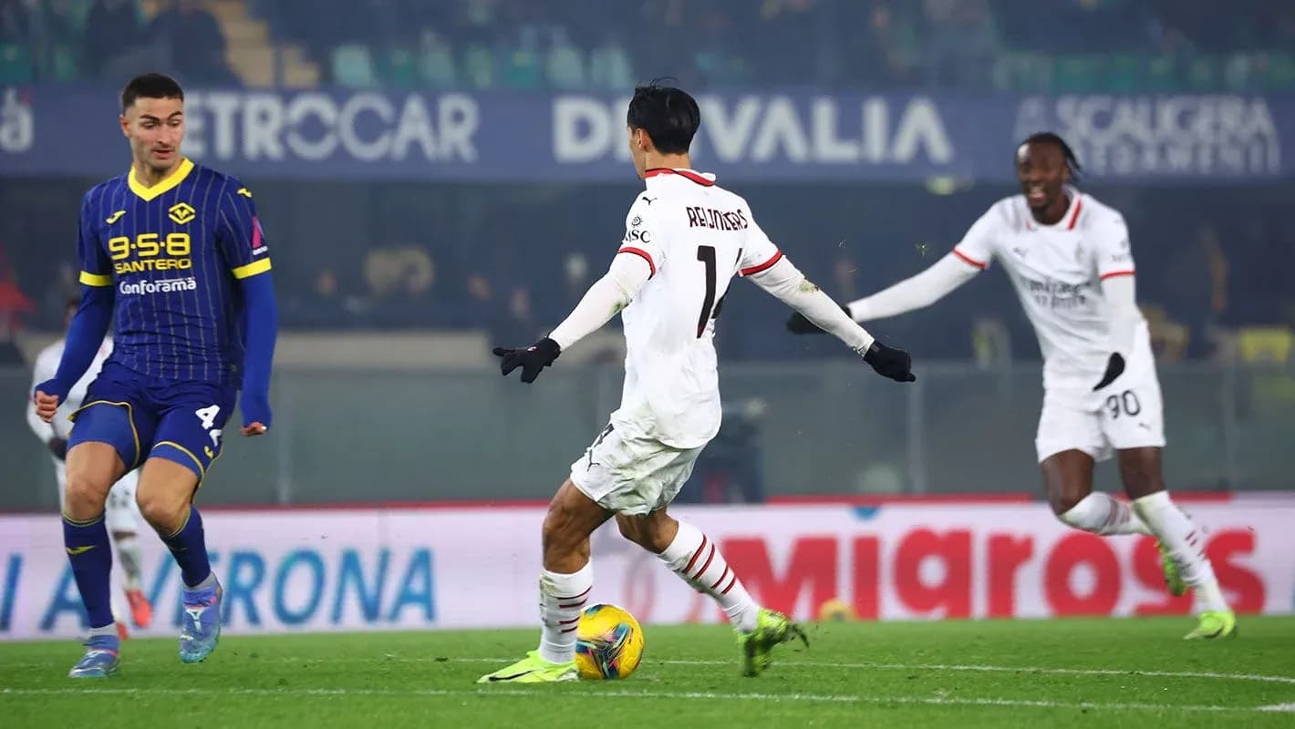 Hellas Verona player challenges AC Milan opponent