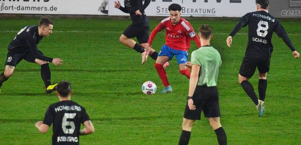 Players competing for the ball during Holzheimer SG match