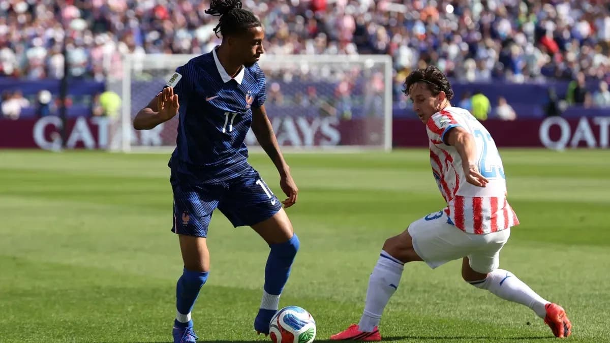 Player tackling during Paraguay vs France match