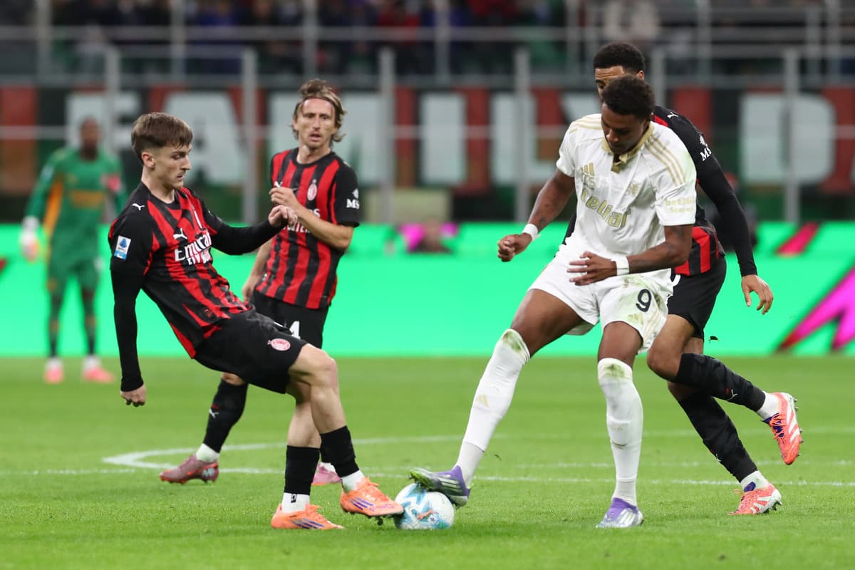 Players during the AC Milan vs Pisa match.