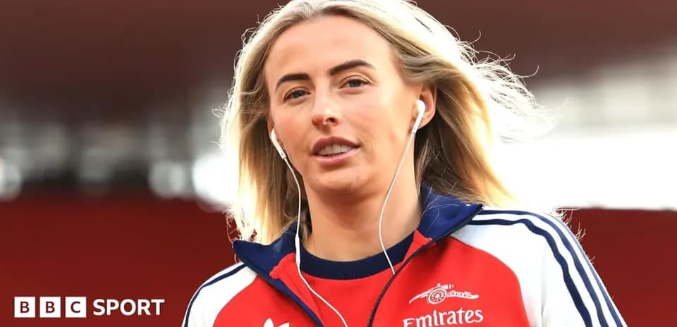 Player walking with headphones before a match