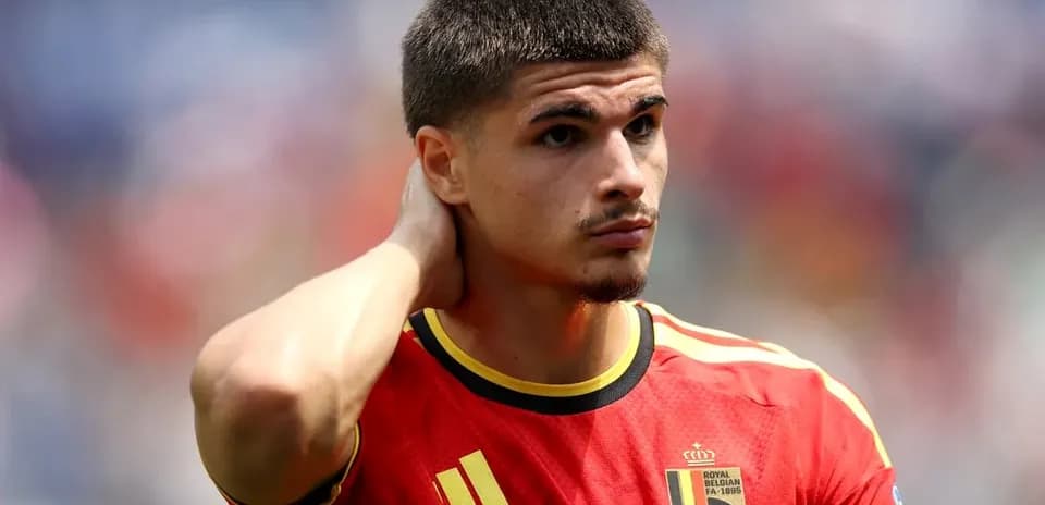 Player in Belgium national team jersey on field