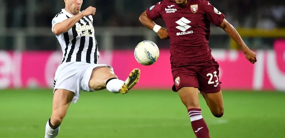 Players competing for the ball during Torino vs Juventus