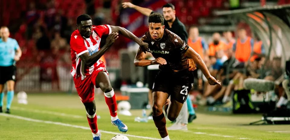 Player sprinting with ball during Plzen match