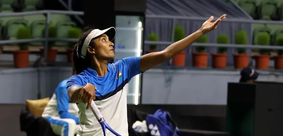 Tennis player serving during practice session