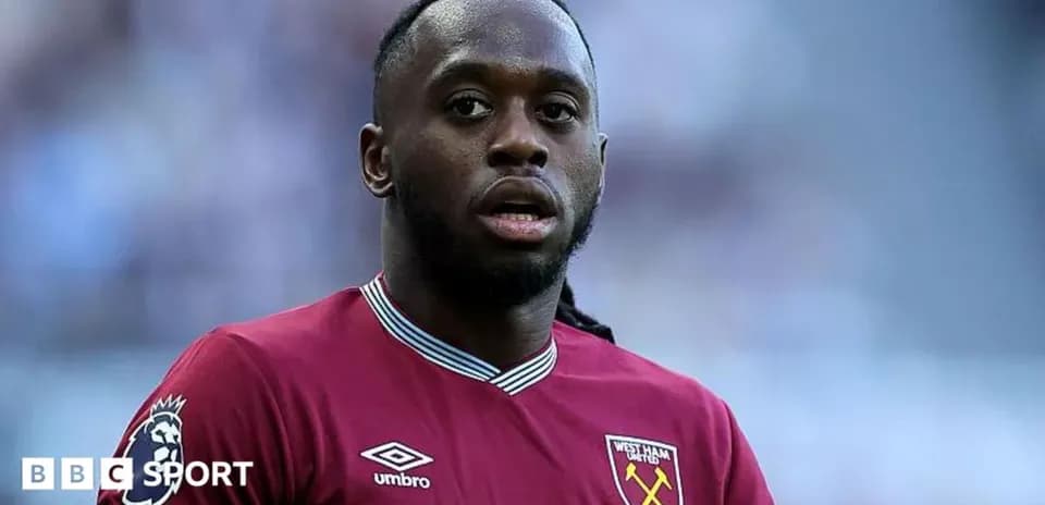 Player in West Ham United kit on the field