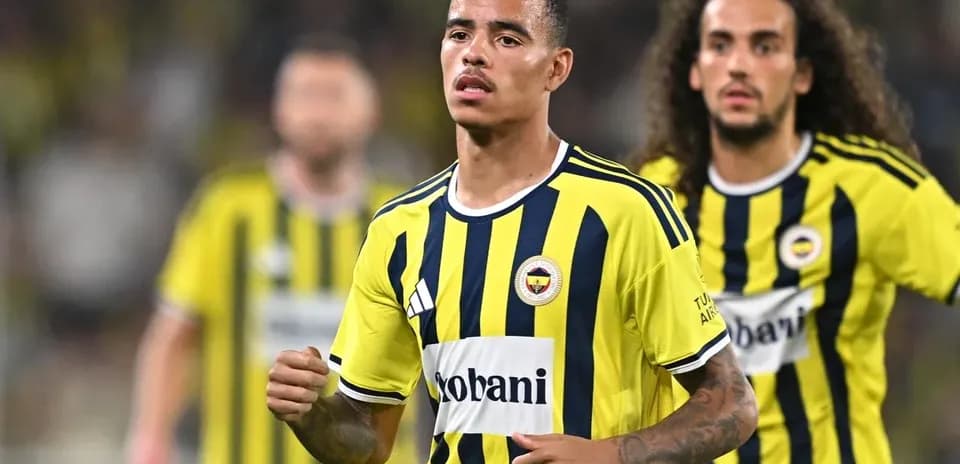 Fenerbahçe players celebrating during match