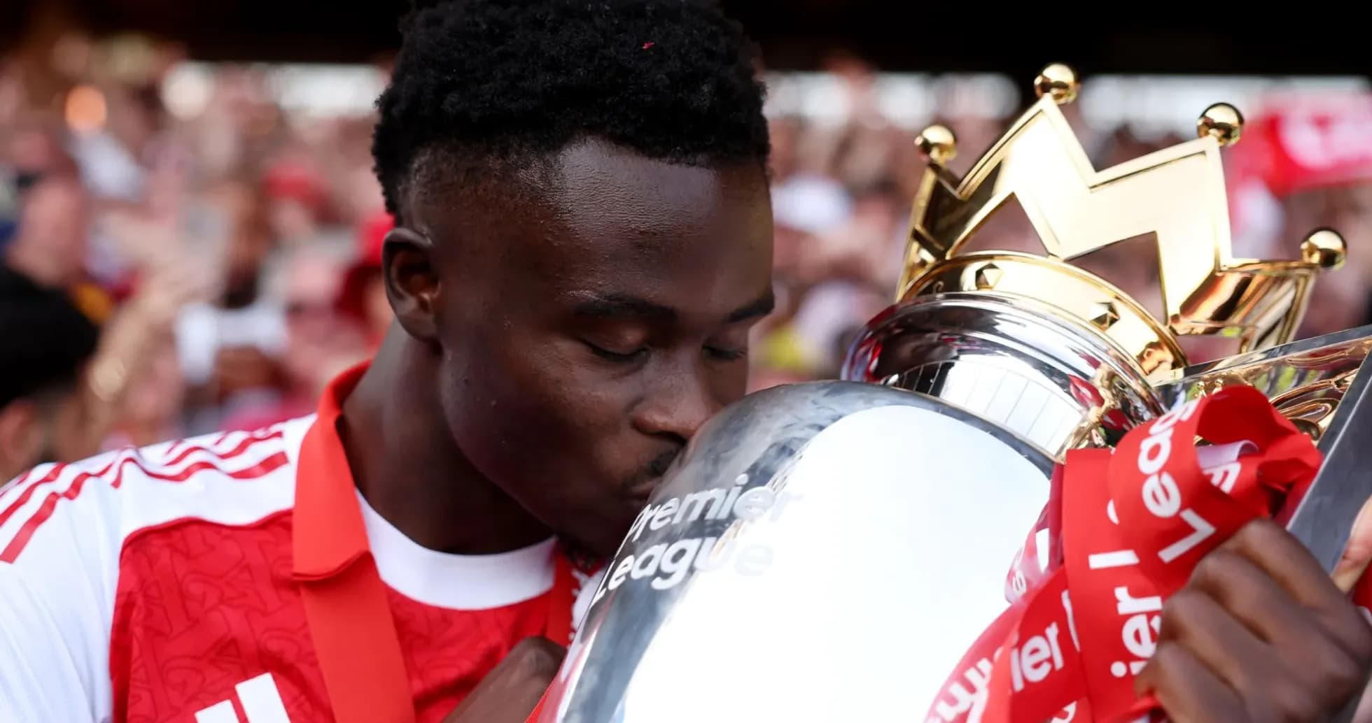 Player kissing Premier League trophy in celebration