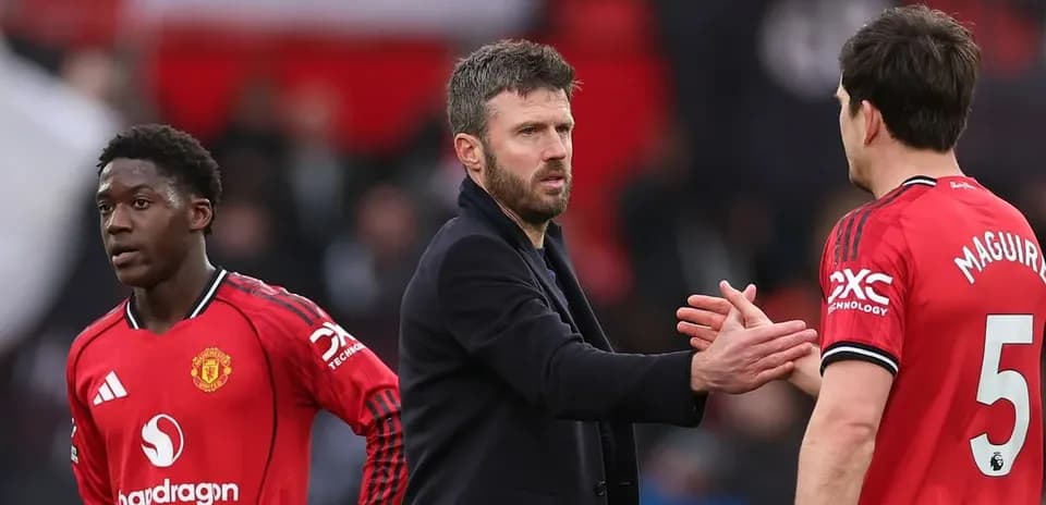 Manchester United players and coach during match interaction