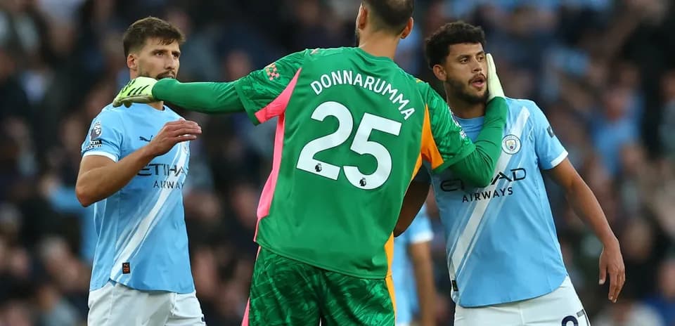 Players discussing during Manchester City match