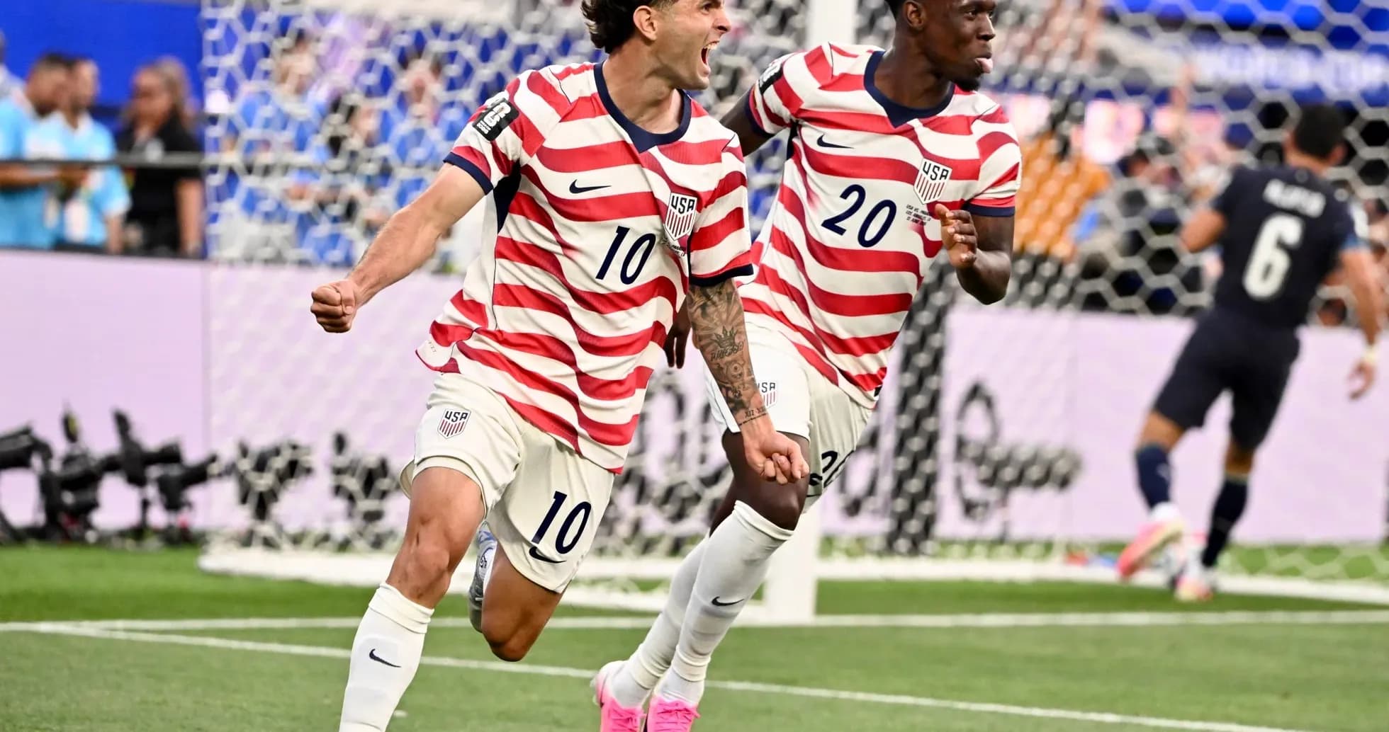 USA players celebrating a goal during match