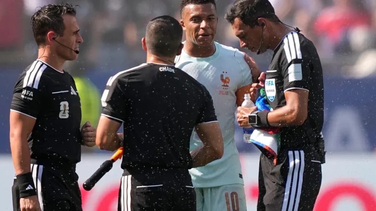 Kylian Mbappé speaking with match officials