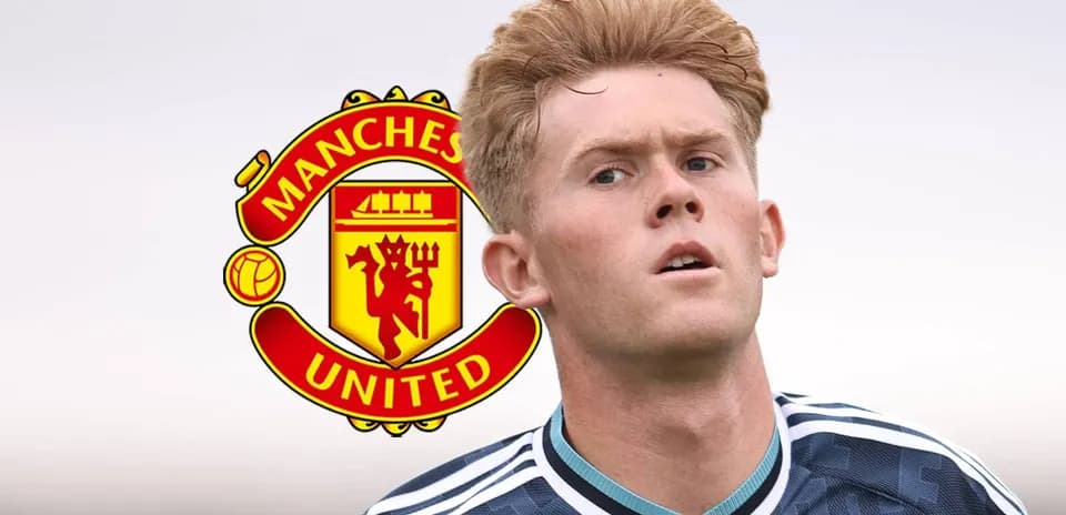 Player in Manchester United kit with club logo