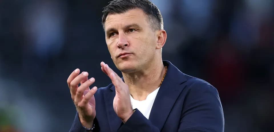 Coach clapping hands during match observation