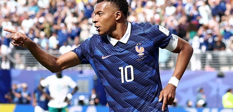 Kylian Mbappe Surpasses Ronaldo’s World Cup Record with Two Goals in France’s 3-0 Victory Over Sweden