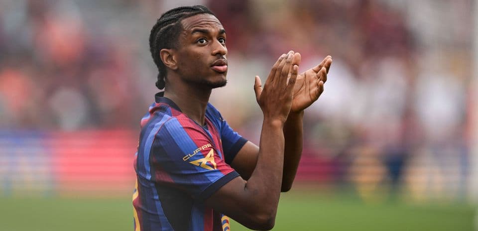 Alejandro Balde Set to Leave Barcelona as Manchester United Opens Transfer Talks
