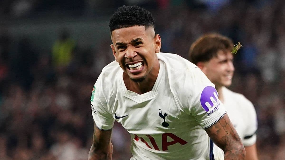 Roberto De Zerbi Sets 10-Goal Target for Savio After Stellar Tottenham Debut