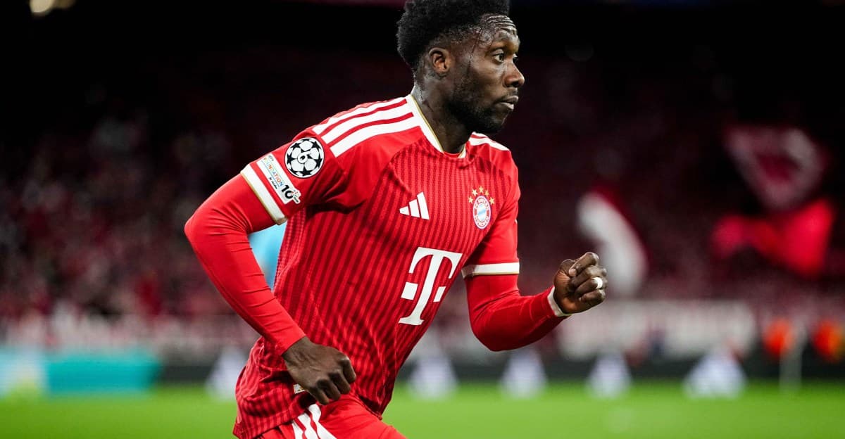 Bayern Munich player running during a match Bayern Munich player running during a match