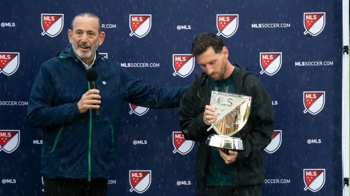 Lionel Messi receiving award during rainy ceremony Lionel Messi receiving award during rainy ceremony