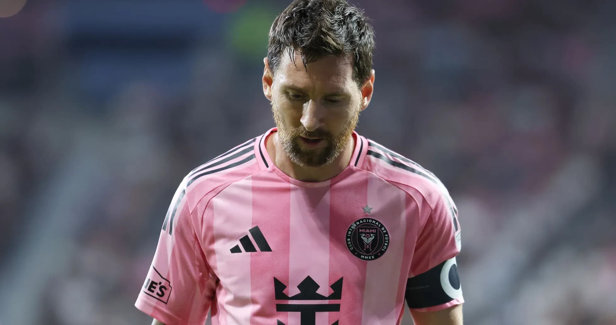 Player wearing pink jersey during match Player wearing pink jersey during match