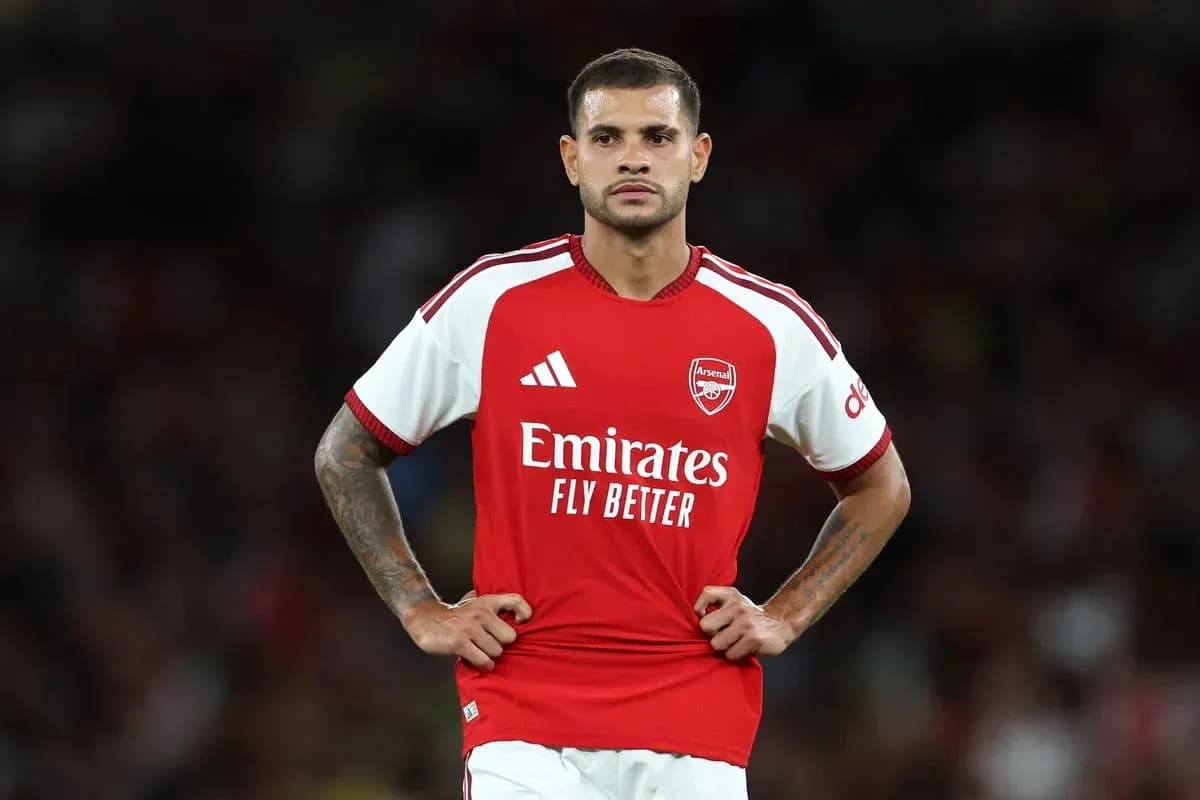 Player in Arsenal kit standing on the pitch Player in Arsenal kit standing on the pitch