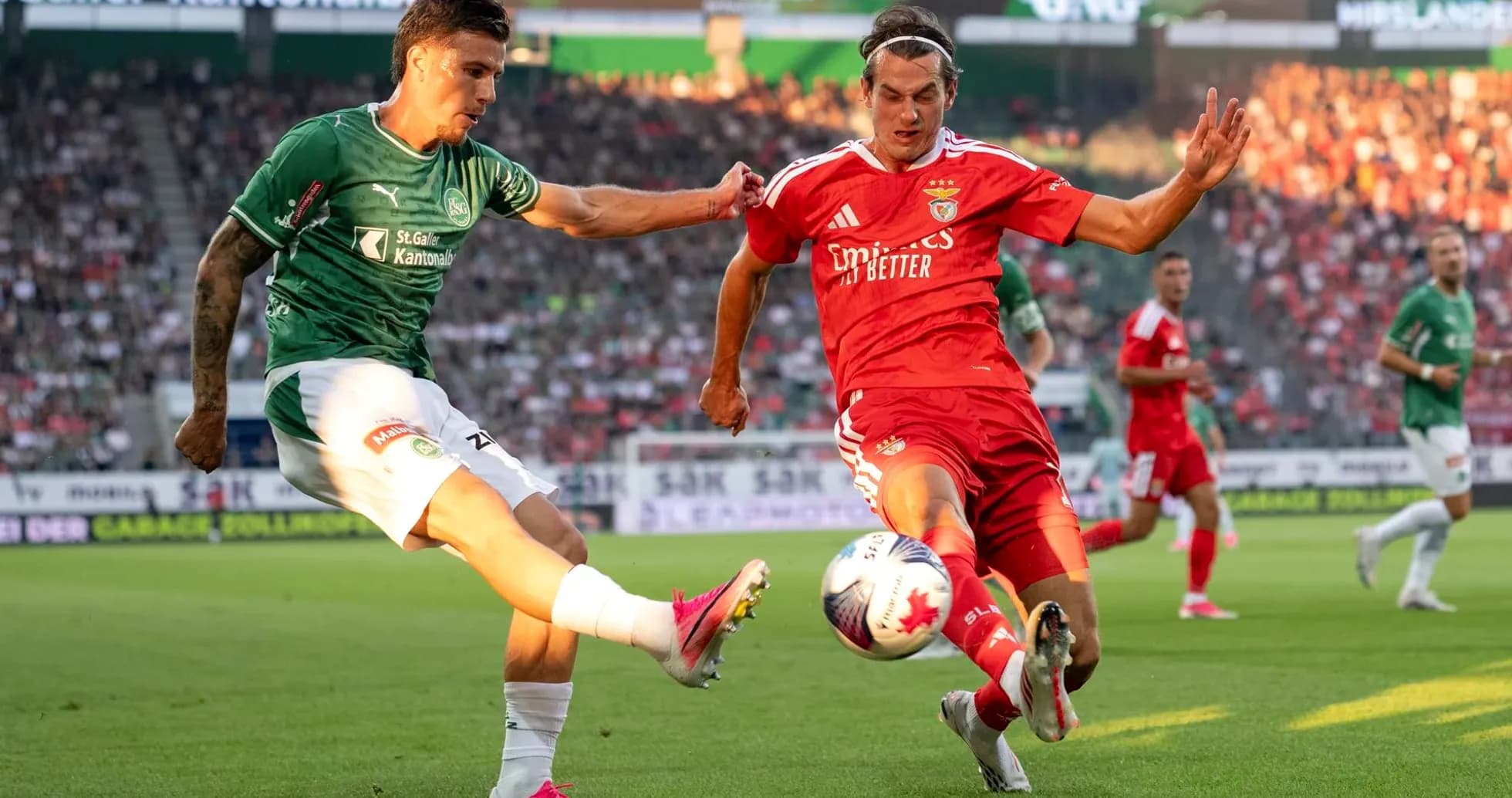 Benfica player challenges FC St. Gallen opponent Benfica player challenges FC St. Gallen opponent