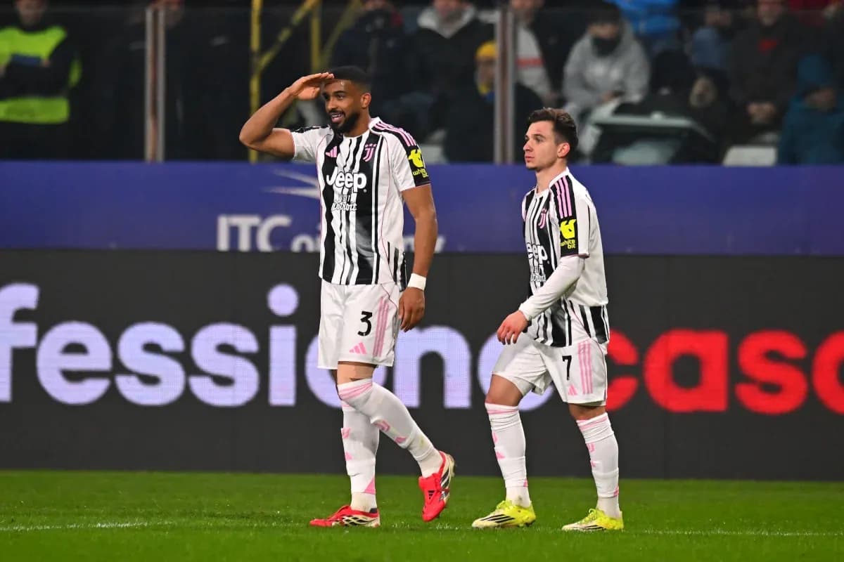 Juventus players celebrating during match Juventus players celebrating during match