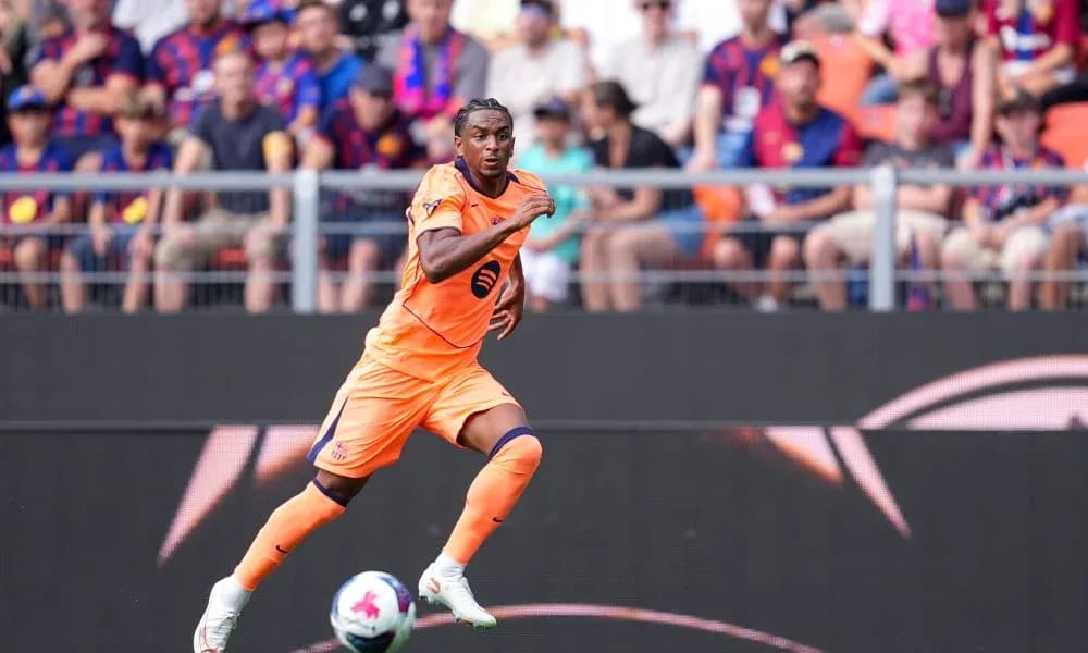 Player in orange kit running on the pitch Player in orange kit running on the pitch