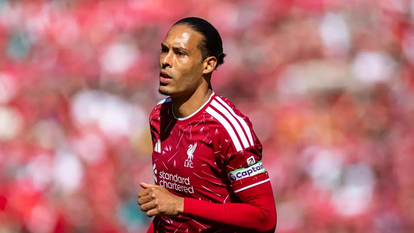Player in Liverpool jersey during match action Player in Liverpool jersey during match action