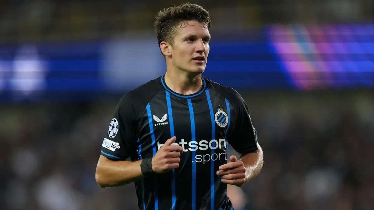 Player in black and blue jersey during match Player in black and blue jersey during match