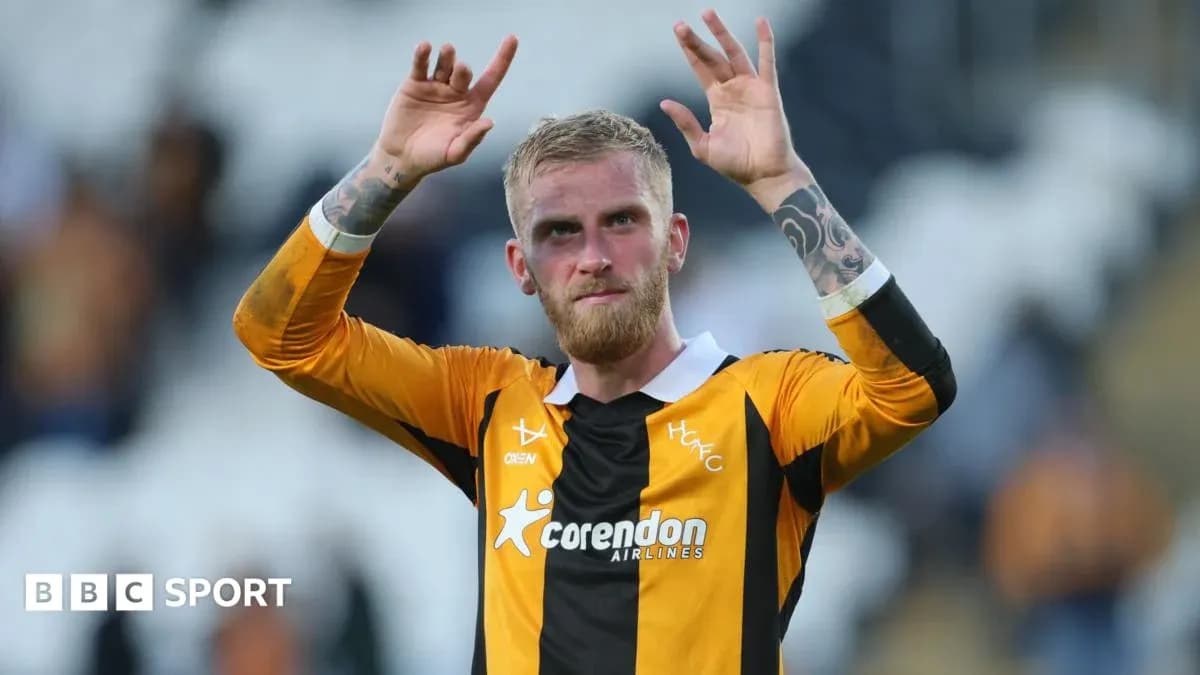 Player acknowledging fans after the match Player acknowledging fans after the match