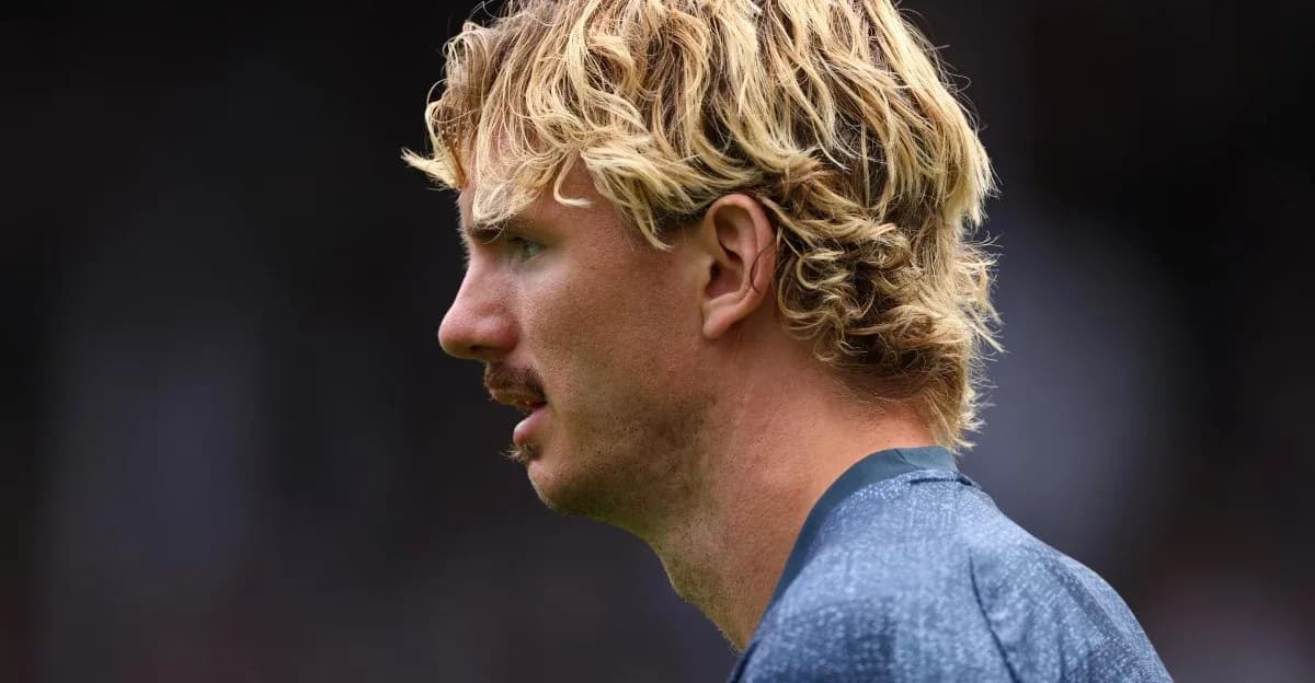 Player with blonde curly hair during match warm-up Player with blonde curly hair during match warm-up