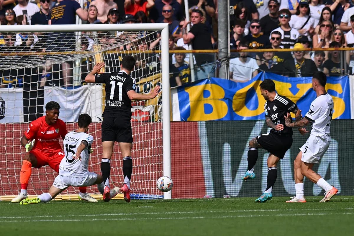 Como vs Parma goal attempt in Serie A match Como vs Parma goal attempt in Serie A match
