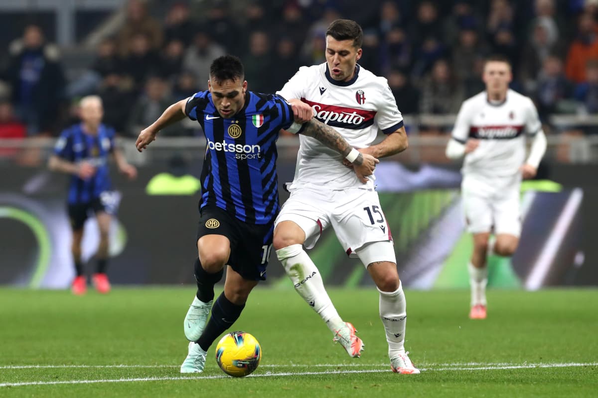 Bologna and Inter players competing for the ball Bologna and Inter players competing for the ball