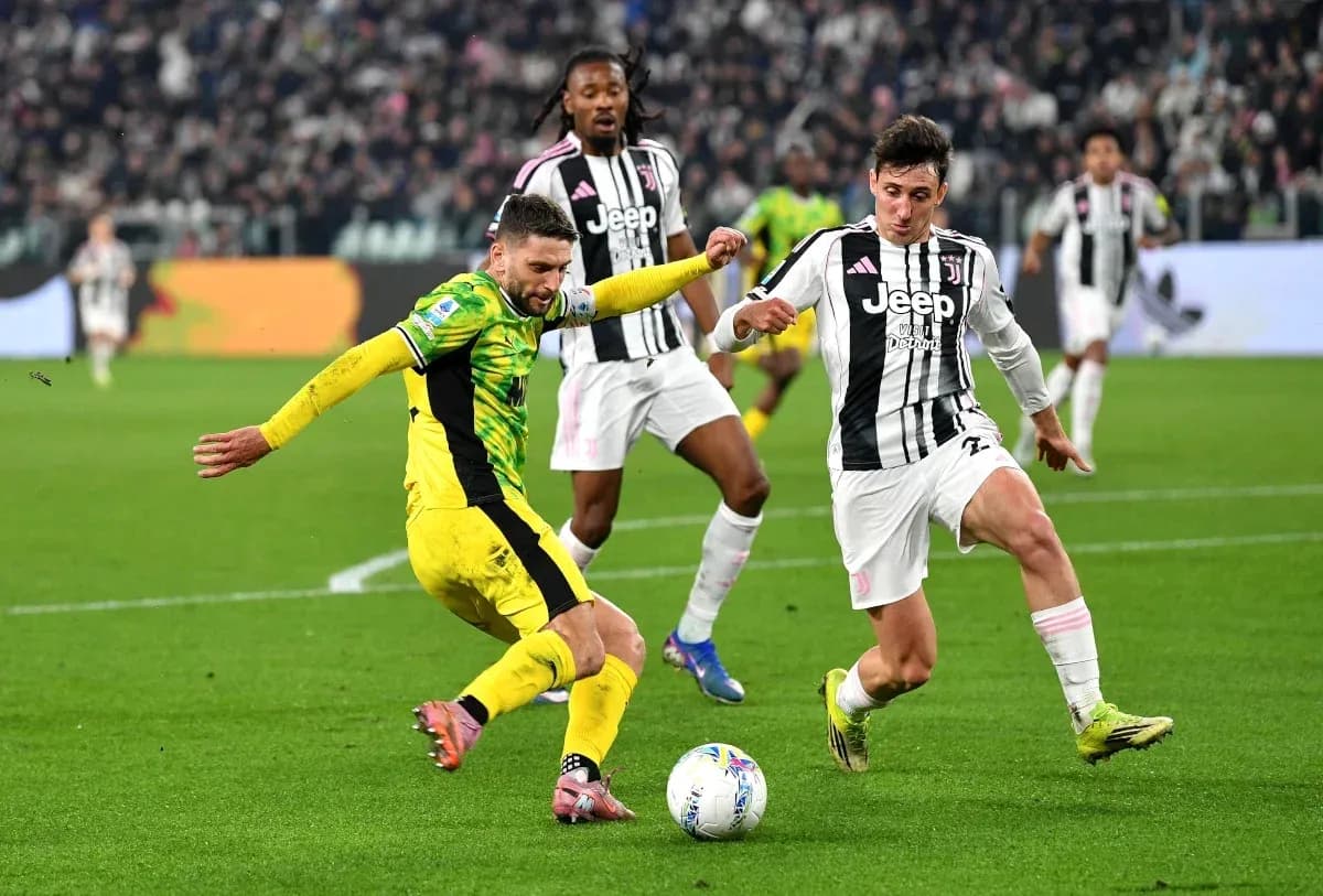 Players competing for the ball during a match Players competing for the ball during a match