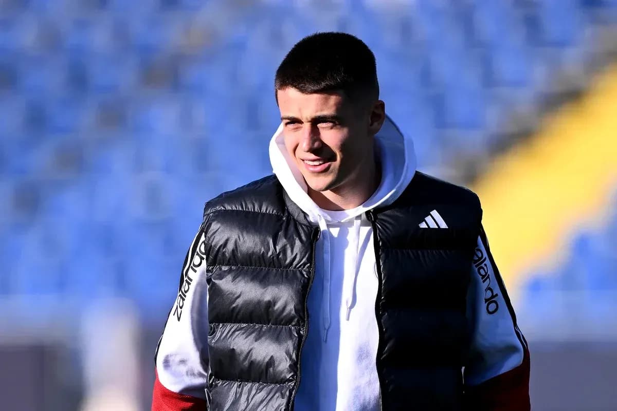 Player wearing puffer vest at stadium Player wearing puffer vest at stadium