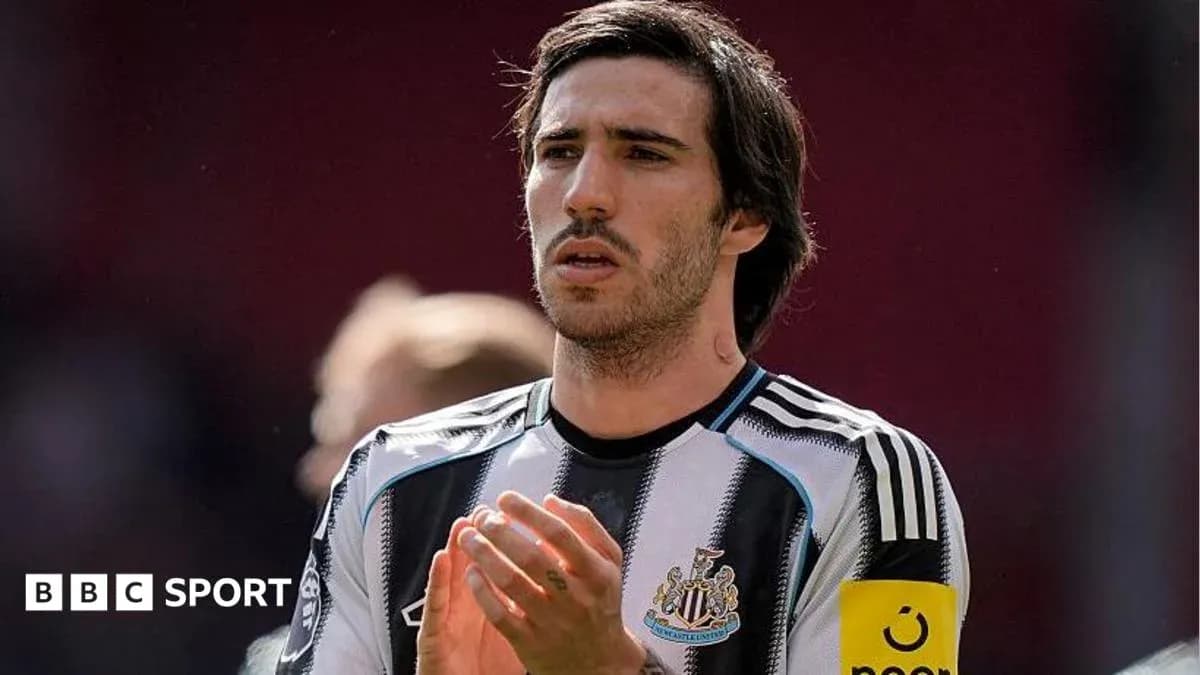 Player applauding while wearing Newcastle United jersey Player applauding while wearing Newcastle United jersey