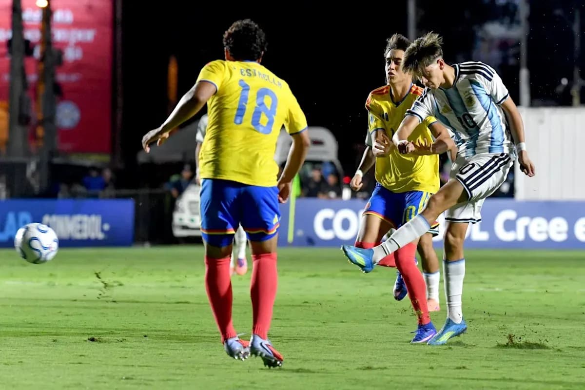 Argentinian player kicking the ball during match Argentinian player kicking the ball during match