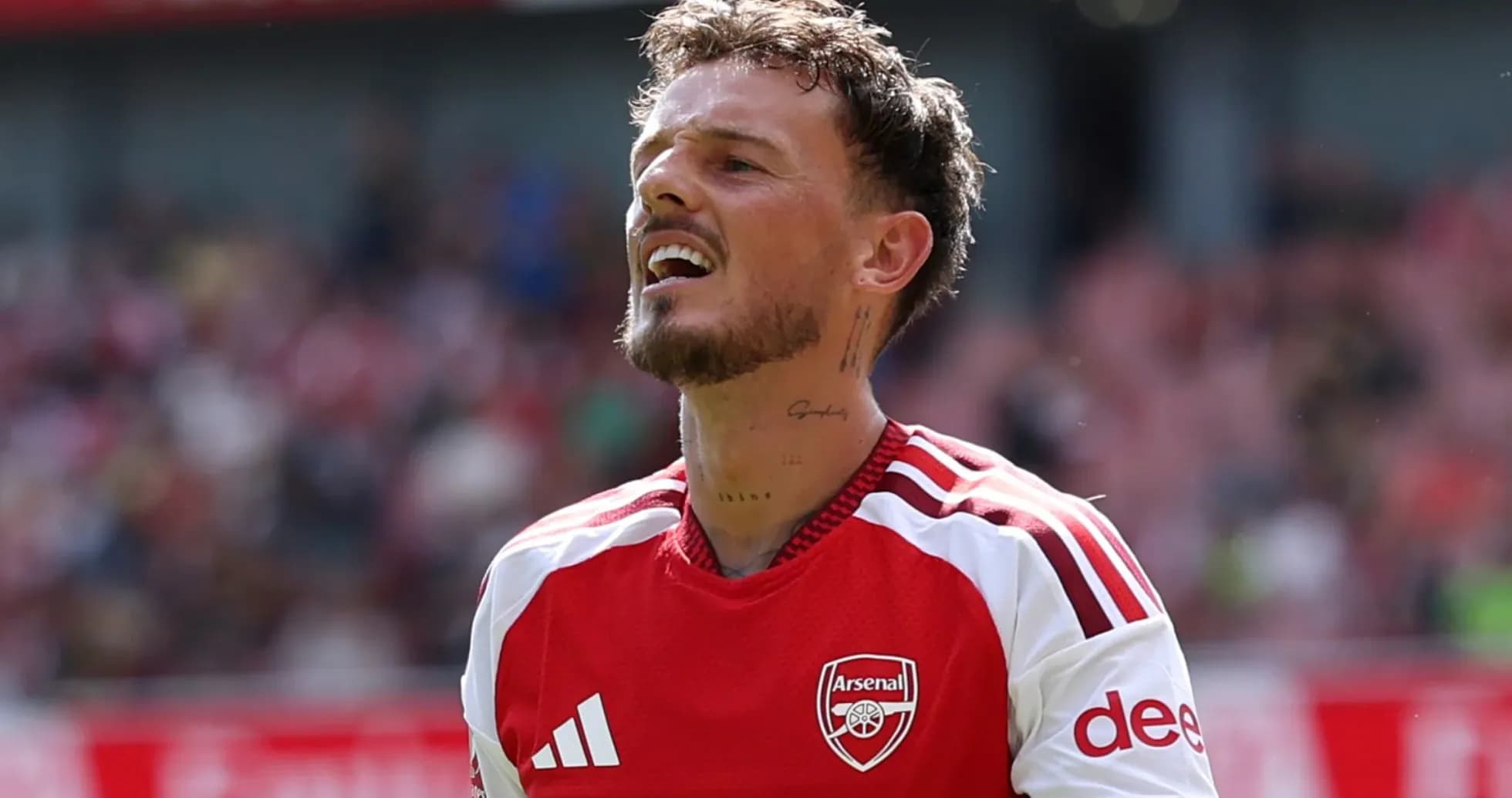 Player in Arsenal jersey reacting during match Player in Arsenal jersey reacting during match