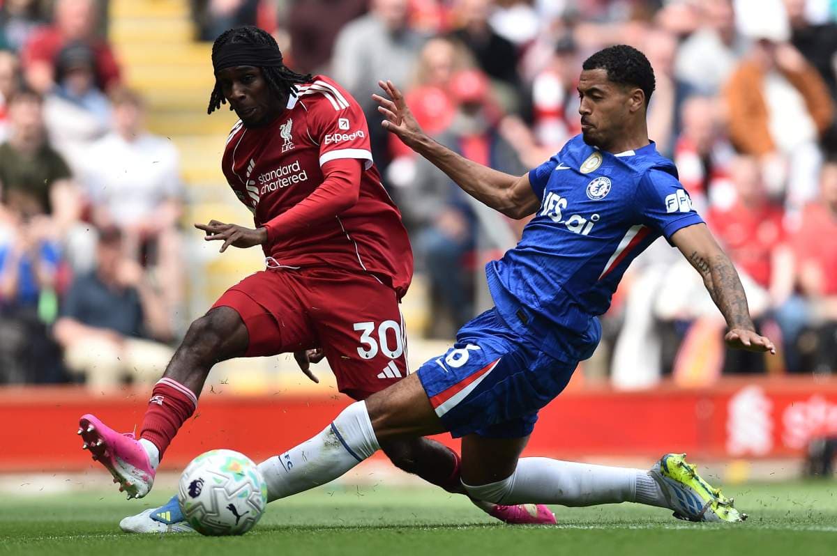 Liverpool and Chelsea players contesting for the ball Liverpool and Chelsea players contesting for the ball